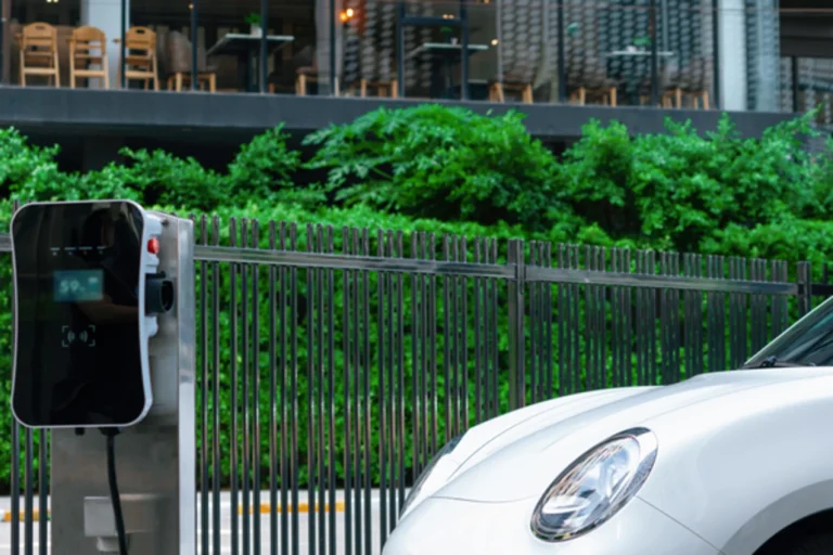 Hybridauto oder Elektroauto: Welche Antriebsart passt zu Ihnen?