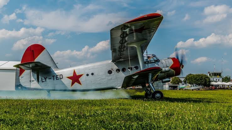 Fliegen Diamond DA40 und modernes Fliegen über der Schweizer Landschaft erleben