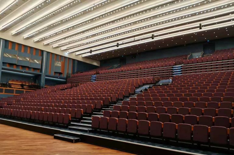 Tribüne modernisieren: Bestehende Anlagen an heutige Anforderungen anpassen
